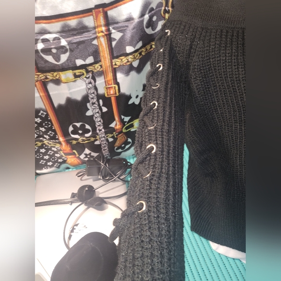 &Merci Laced Sleeve Off Shoulder Black Size Small Ladie's Sweater - Picture 10 of 10